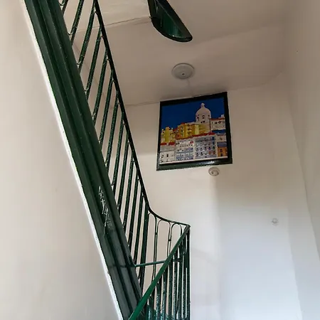 Alfama Santa Apolonia Apartment *