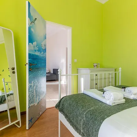 Alfama Santa Apolonia Lisboa